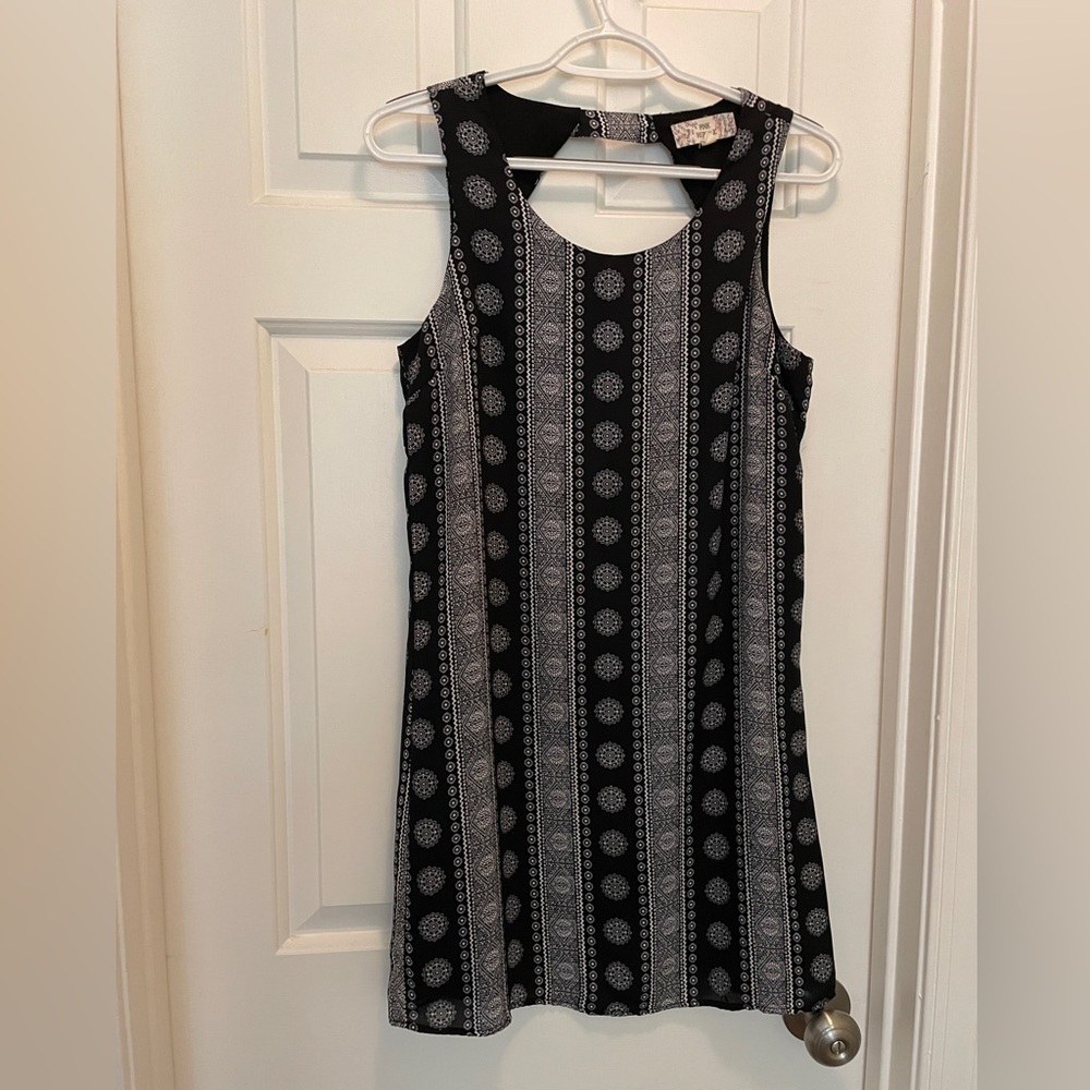 Pink Republic Navy Blue and White Sleeveless Sheath Dress